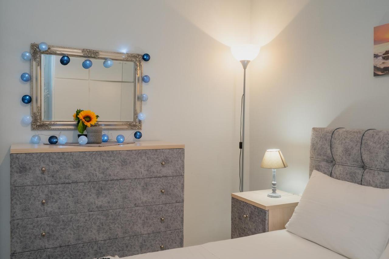 Comfy Apt Next To Metro Athen Exterior foto