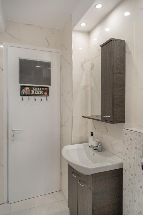 Comfy Apt Next To Metro Athen Exterior foto
